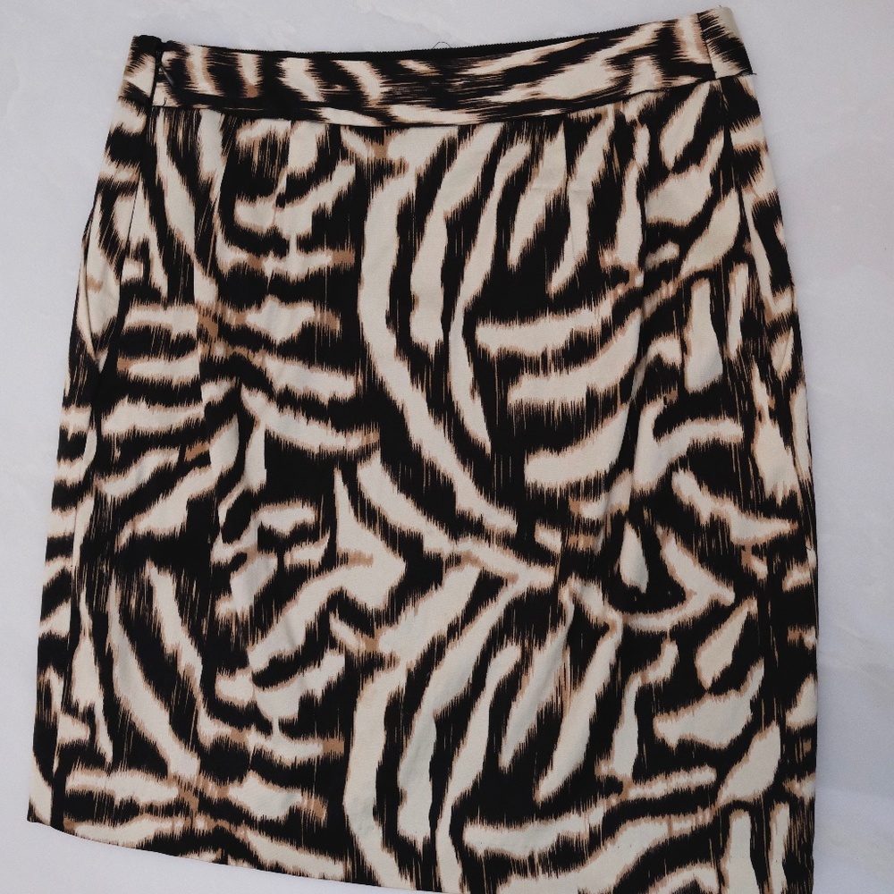 Ann Taylor size 2 Tiger Print Skirt
